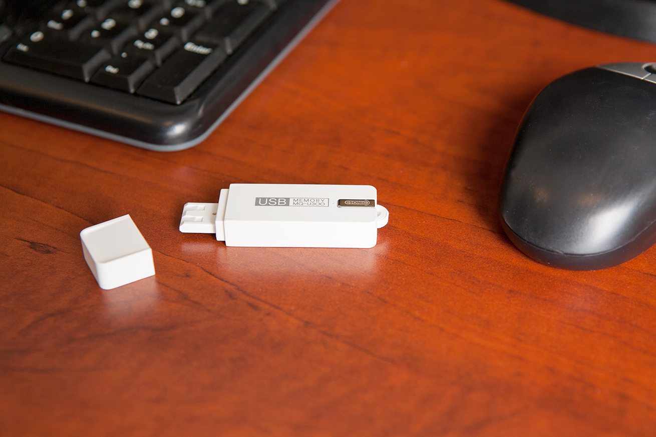 MQ300: 25-Day Standby Voice Recorder 4GB *New Dark Gray Color Option* - Image 3